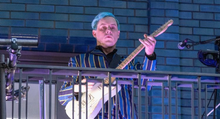 Mira el nuevo video de Jack White del tema 'Fear of the Dawn', con poderosos riffs de guitarra
