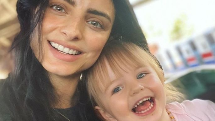 Aislinn Derbez comparte tierno video junto a su hija y cautiva las redes