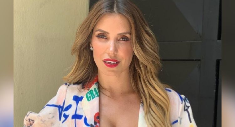 Andrea Escalona presume figura en ceñido 'outfit' claro y deleita a toda Televisa; así lo presume