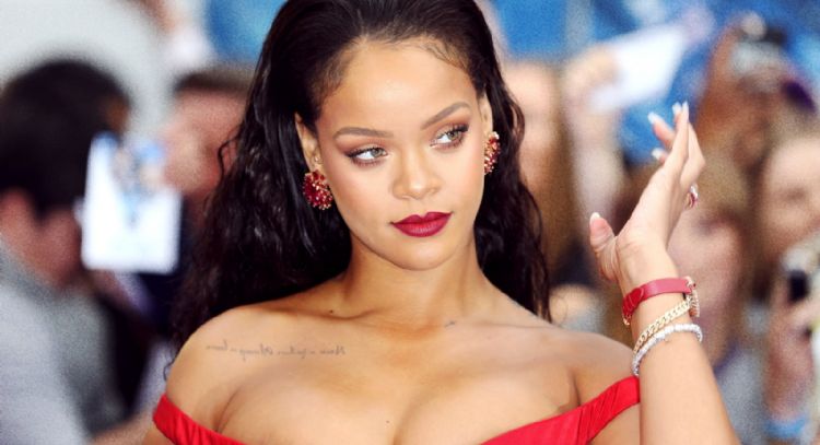 Tal como lo predijo Mhoni Vidente, Rihanna confirma música nueva