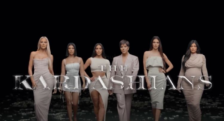 'The Kardashians': Primer tráiler presenta el compromiso de Kourtney Kardashian y Travis Barker