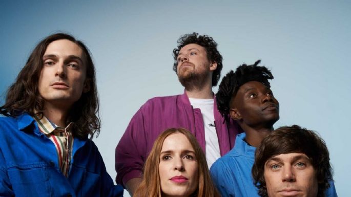 Metronomy mezcla música y paracaidismo en el nuevo video de la nueva canción  'Right on Time'