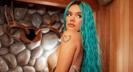 Karol G pone de cabeza a sus seguidores al posar en diminuto bikini