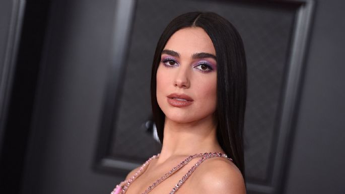 FOTO: Dua Lipa deslumbra con coqueto look café que resalta su belleza