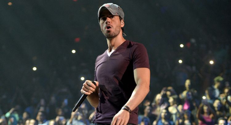 Enrique Iglesias estrena el video de 'Te Fuiste' junto al rapero puertorriqueño Myke Towers