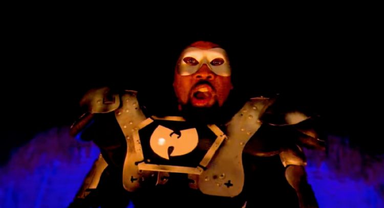 El rapero RZA lucha contra su alter ego cyborg en el video de 'Saturday Afternoon Kung Fu Theater'