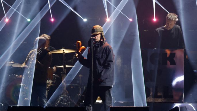 Mira a Liam Gallagher interpretar su nuevo sencillo 'Everything's Electric' en los Brit Awards 2022