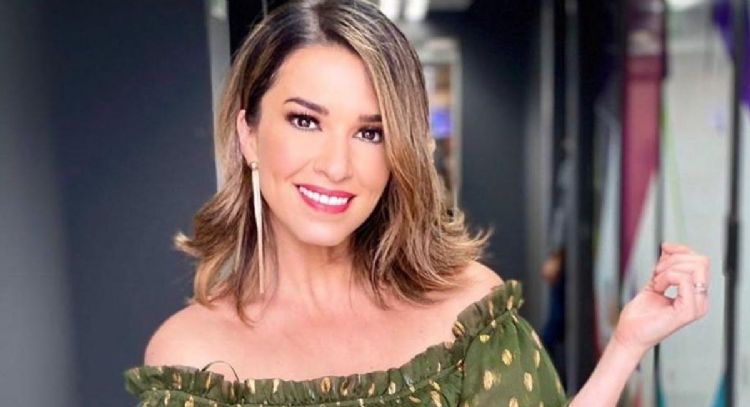 Laura G demuestra su belleza con este coqueto 'look' claro y enamora a todos sus fans de TV Azteca