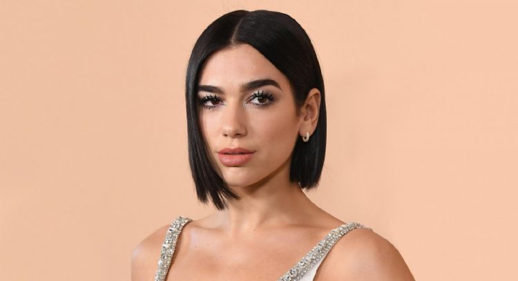 Dua Lipa se enfunda en entallado conjunto rosado y enamora a sus fans de Instagram