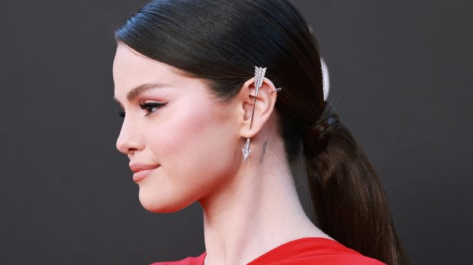 FOTO: Selena Gómez hace gala de su belleza durante los Critics Choice Awards con un sensual vestido