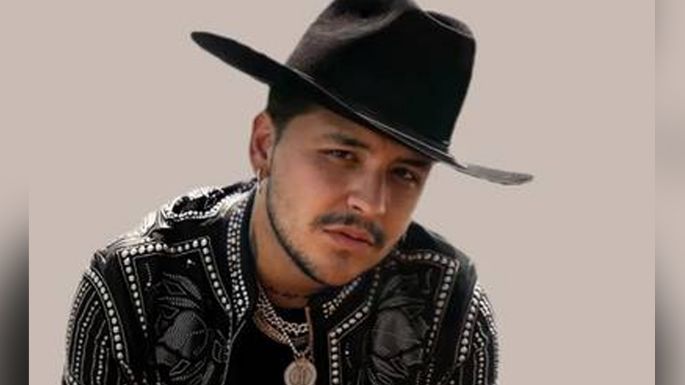 Christian Nodal arremete contra quienes lo critican por irse a EU