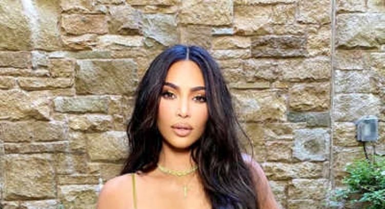 FOTO: Kim Kardashian se enfunda en increíble 'look' de día y deleita a todos sus fans de Instagram