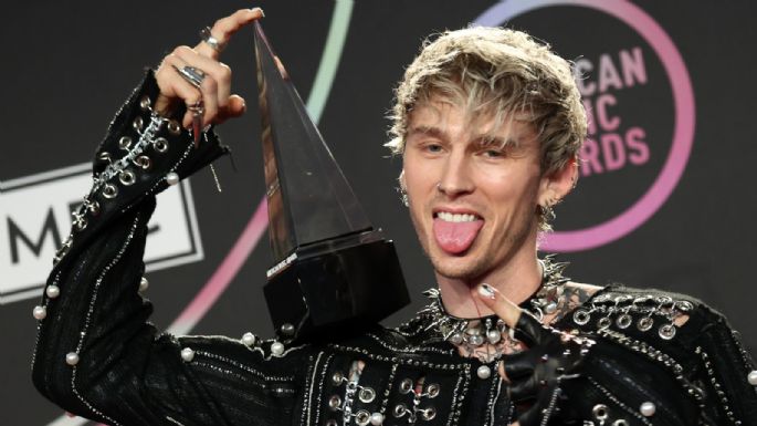 Machine Gun Kelly lanza un nuevo tema y video de 'Make Up Sex', con una habitación llena de gatos