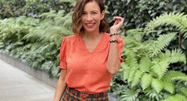 Desde la playa, Ingrid Coronado se enfunda en distinguido 'outfit' y sorprende a todo Instagram