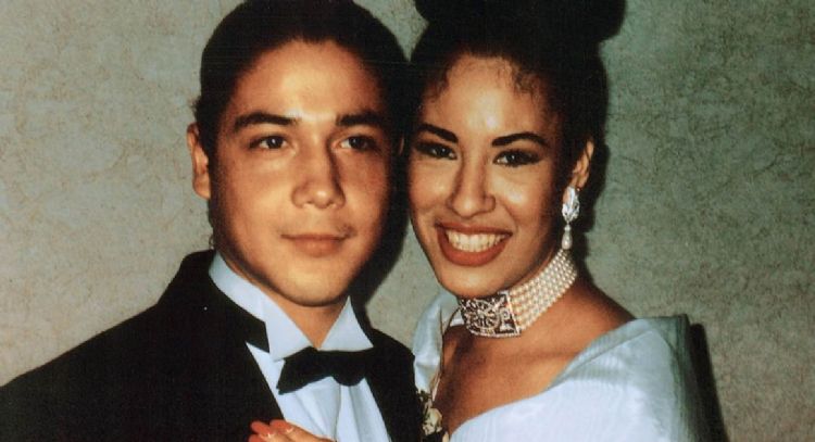 Viudo de Selena Quintanilla comparte imagen inédita de la cantante y paraliza Internet