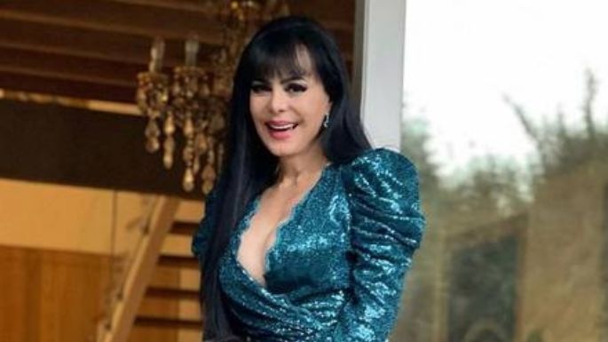 Maribel Guardia, elegante y cautivadora, luce coqueto vestido azul en Instagram