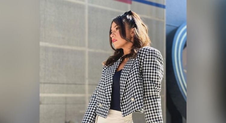 FOTO: Laura G posa con coqueto look café y enamora a todo TV Azteca