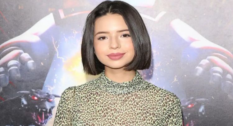 Ángela Aguilar llega a los 'Latin American Music Awards' y derrocha belleza con coqueto vestido rojo