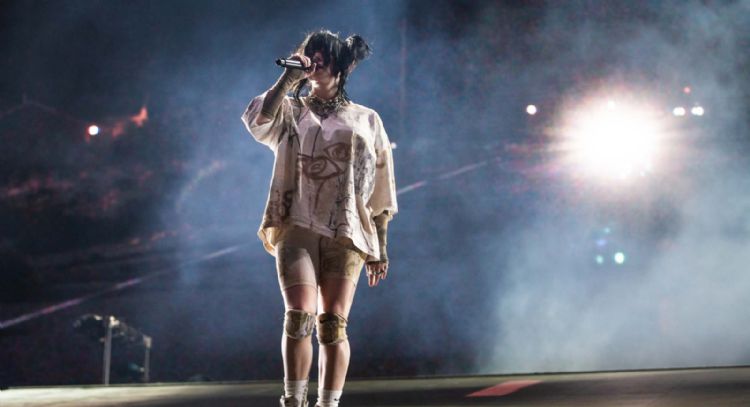 Mira a Billie Eilish cantar junto a Damon Albarn, líder de Blur y Gorillaz, durante el Coachella