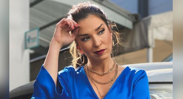 FOTO: Laura G llega al programa 'VLA' y deslumbra a sus fans con este increíble 'outfit' de día