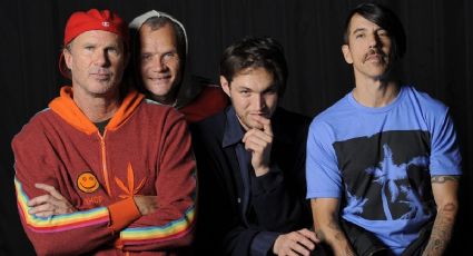 Los Red Hot Chili Peppers interpretan su nueva canción simultáneamente en 2 programas de TV