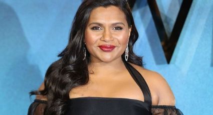 Mindy Kaling revela que la engañaron para vestir pasada de moda en el estreno de esta película