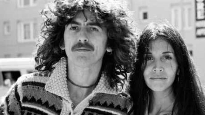 Viuda de George Harrison lanza un libro de poemas dedicado al exBeatle a 20 años de su muerte