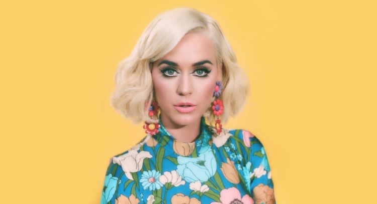 Katy Perry saca el glamour y posa con encantador vestido azul en Instagram