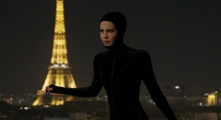 HBO revela nuevas fotos de la serie 'Irma Vep' de Alicia Vikander y anuncia su fecha de estreno
