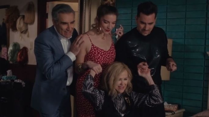 La exitosa serie 'Schitt's Creek' abandona Netflix y anuncia su fecha de estreno en la televisión