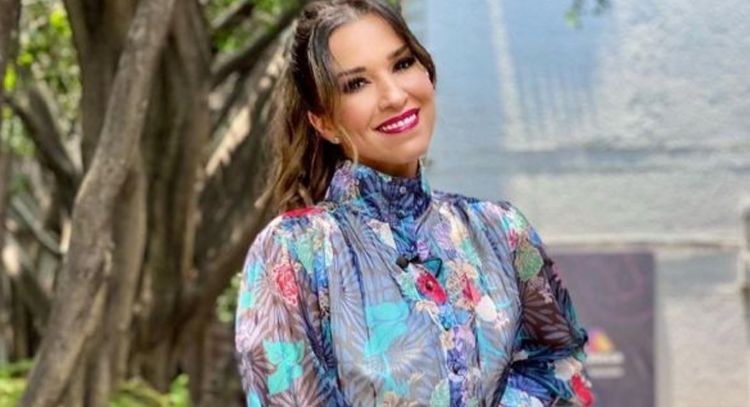 FOTO: Laura G llega a TV Azteca y enamora a toda 'VLA' con este increíble 'outfit' de primavera