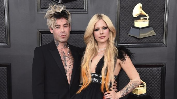 FOTO: Avril Lavigne se compromete con Mod Sun y paraliza Internet