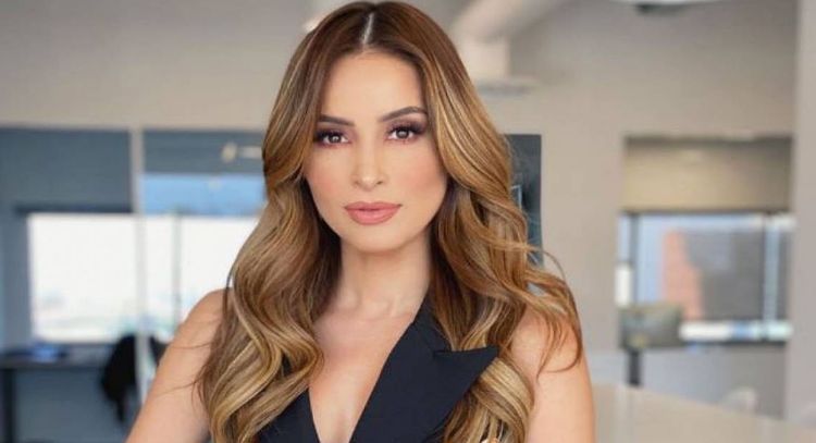 FOTO: Cynthia Rodríguez se enfunda en coqueto vestido dorado y enciende las redes