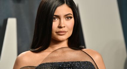 FOTO: Kylie Jenner luce sus encantos con este coqueto look plateado