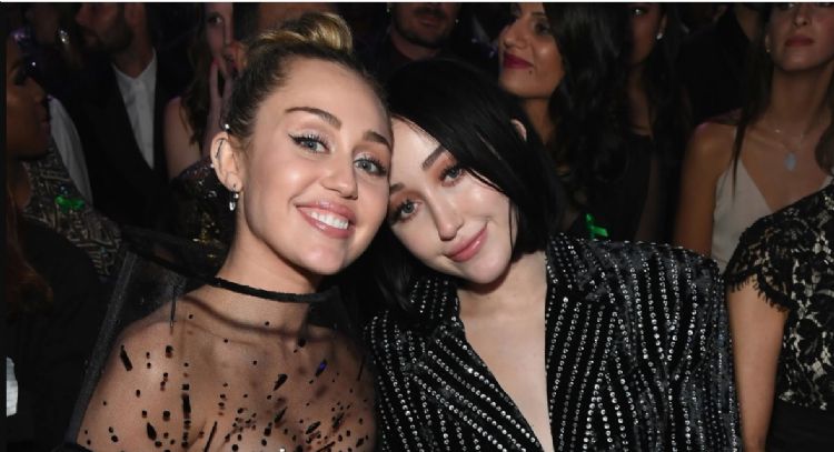 Noah Cyrus, hermana de Miley Cyrus, anuncia su álbum debut 'The Hardest Part' con este videoclip