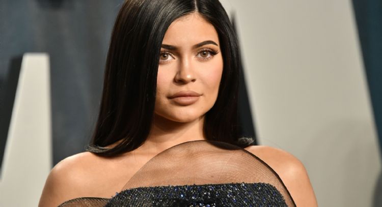 Tras triunfar en la Met Gala 2023, Kylie Jenner demuestra su belleza con este coqueto 'look' negro