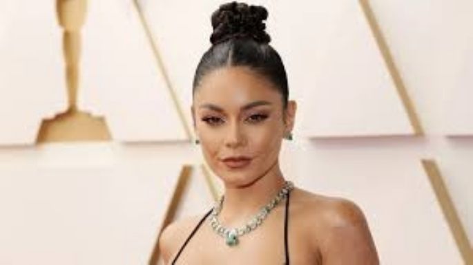 Vanessa Hudgens roba suspiros en este minivestido muy de la época de los 90’s