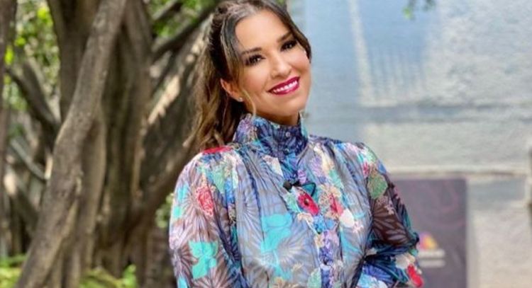 Laura G regresa a TV Azteca y deslumbra con este encantador 'outfit0 claro desde 'VLA': "Linda"