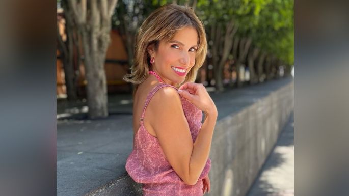 Andrea Escalona presume su perfecta figura desde Televisa en sensual vestido