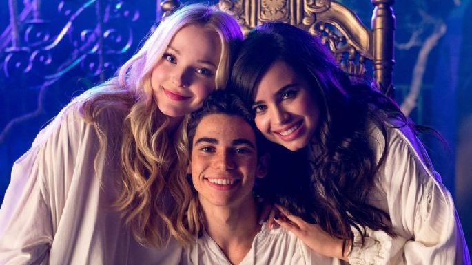 Dove Cameron y Sofía Carson lucen despampanantes para el evento de la Fundación Cameron Boyce