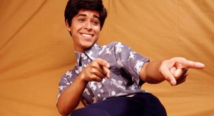 Estrella de 'El Show de los 70's' comparte un nuevo VIDEO utilizando su atuendo de la serie