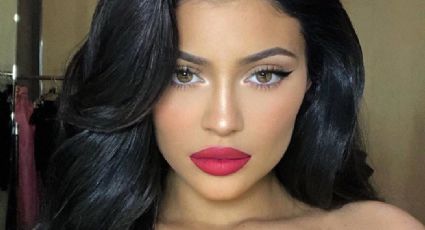 Kylie Jenner regresa a las redes y posa con ceñido vestido café; este es su look