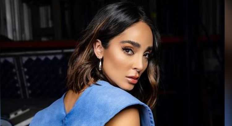 (Fotos) Manelyk González da cátedra de estilo al posar con mini vestido negro