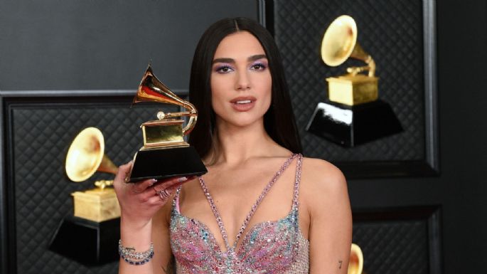 Dua Lipa comparte estas tiernas imágenes de cuando era niña junto a sus mejores amigas