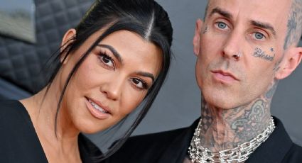 Kourtney Kardashian presume su anillo de diamantes que tiene el nombre de Travis Barker