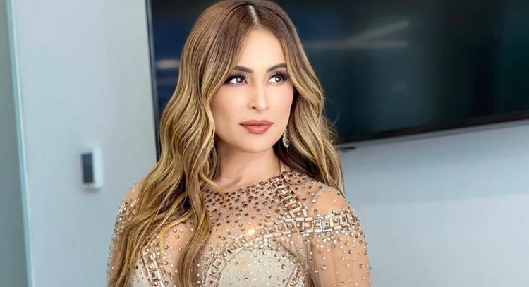 Cynthia Rodríguez reaparece en Instagram y posa con este encantador 'outfit' de día; así modela