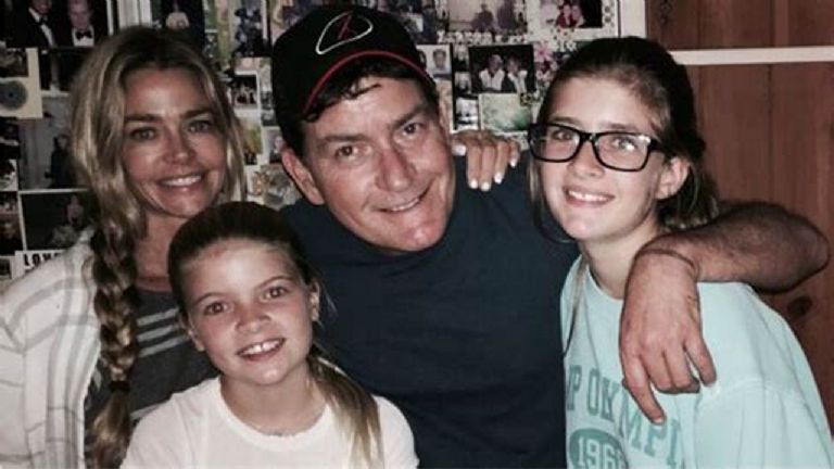 Charlie Sheen y familia