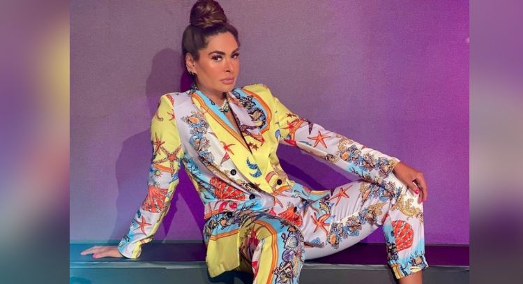 FOTO: Galilea Montijo luce coqueto vestido azul y deleita a toda Televisa