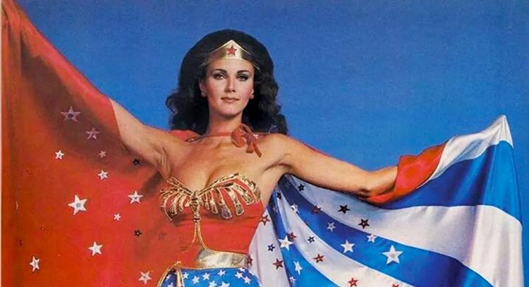 Lynda Carter defiende a la 'Mujer Maravilla' como una superheroína LGBTQ