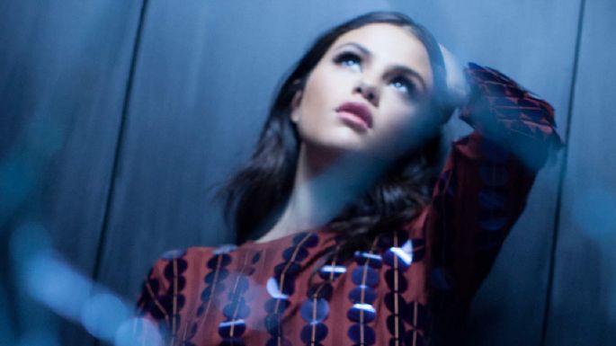 Selena Gomez se sincera sobre cómo la hizo sentir su portada de álbum en la que posó sin ropa